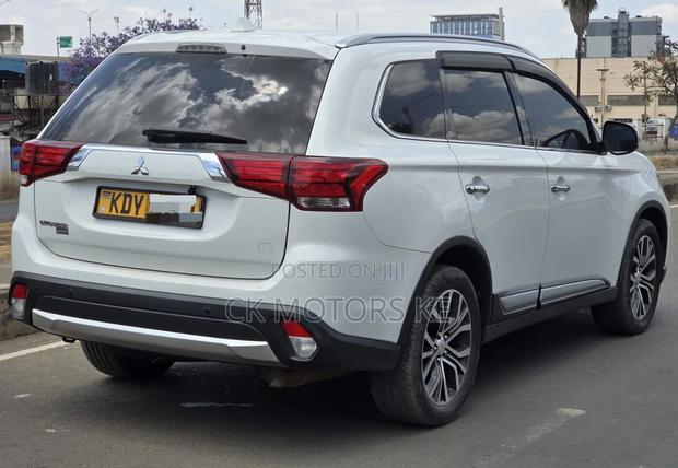 Mitsubishi Outlander 2016 White
