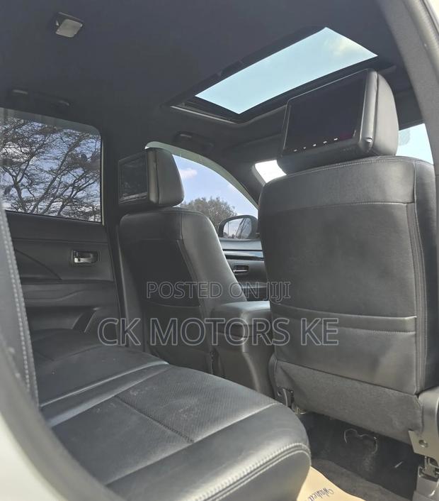 Mitsubishi Outlander 2016 White