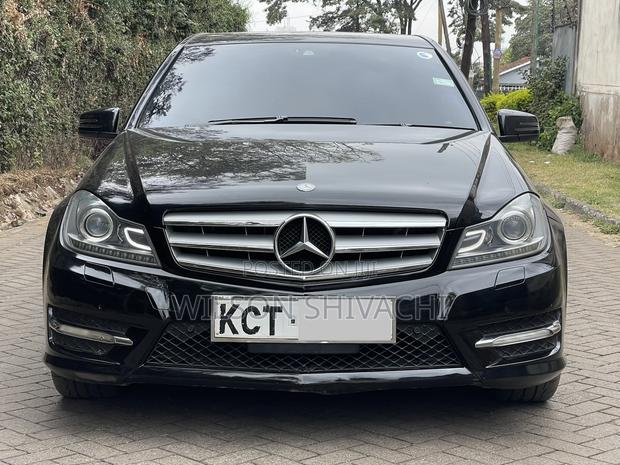 Mercedes-Benz C200 2012 Black