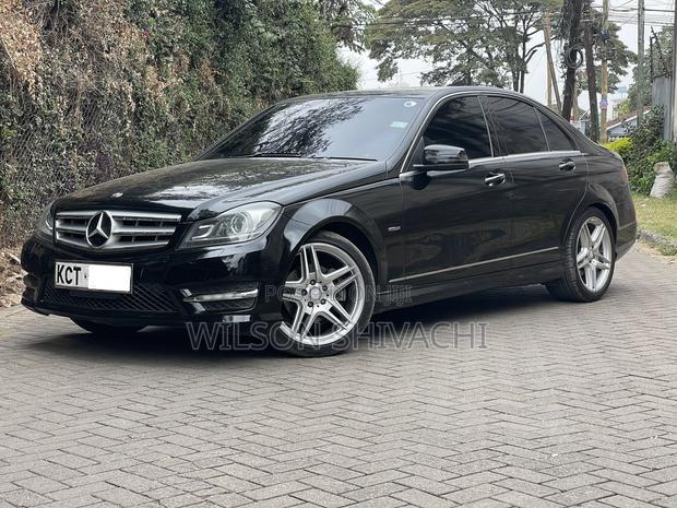 Mercedes-Benz C200 2012 Black