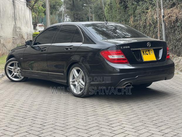 Mercedes-Benz C200 2012 Black