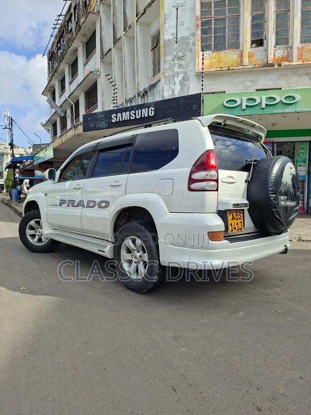 Toyota Land Cruiser Prado 2009 White