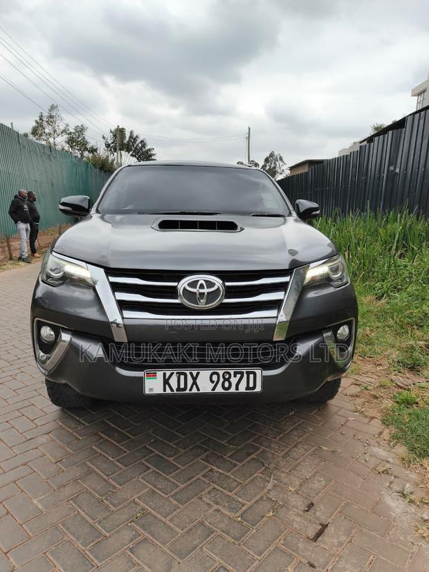 Toyota Fortuner 2.8 D AWD 2016 Gray