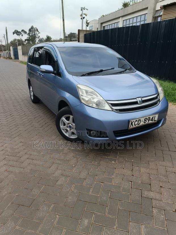Toyota ISIS 2007 Blue