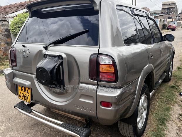 Toyota RAV4 Automatic 2000 Gray