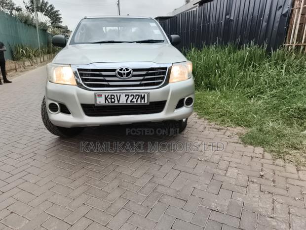 Toyota Hilux 2013 Silver