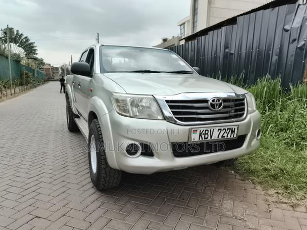 Toyota Hilux 2013 Silver