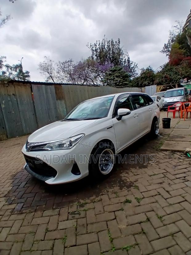 Toyota Corolla Fielder 1.5 Hybrid FWD 2019 White