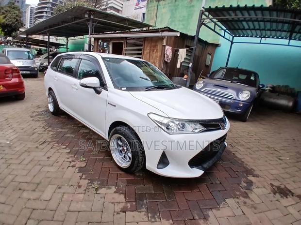 Toyota Corolla Fielder 1.5 Hybrid FWD 2019 White