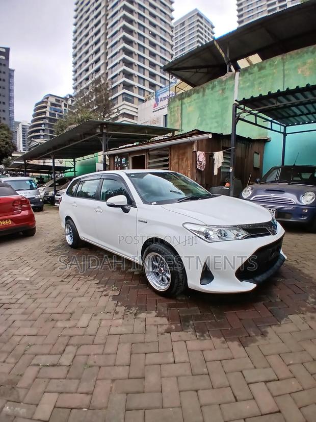 Toyota Corolla Fielder 1.5 Hybrid FWD 2019 White