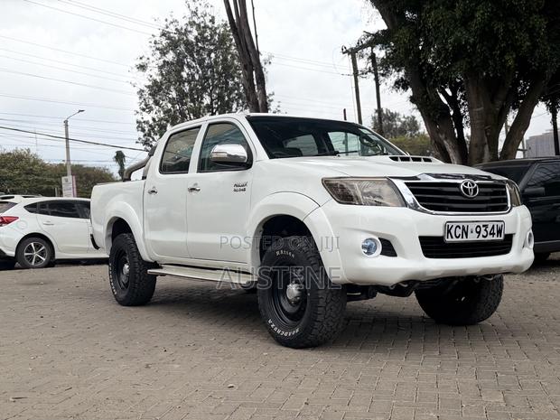Toyota Hilux 2013 White