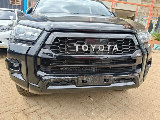Toyota Hilux 2022 Black