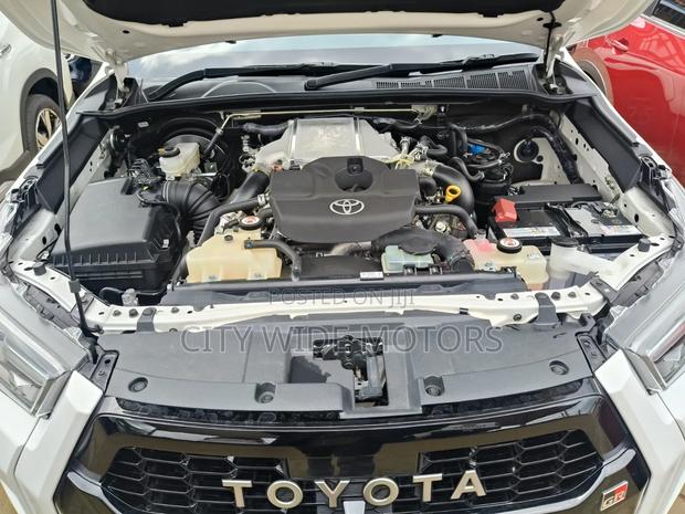 Toyota Hilux 2022 Black