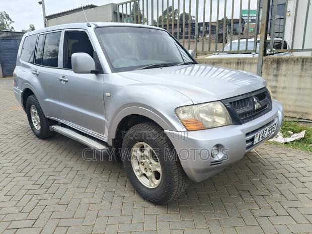 Mitsubishi Pajero 2003 Silver