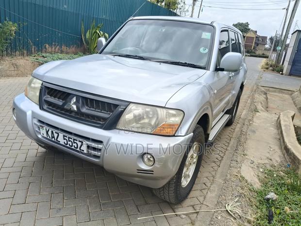 Mitsubishi Pajero 2003 Silver