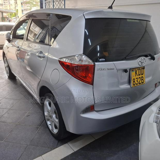 Toyota Ractis 1.5 FWD 2014 Silver