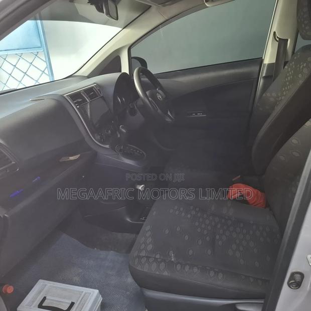 Toyota Ractis 1.5 FWD 2014 Silver