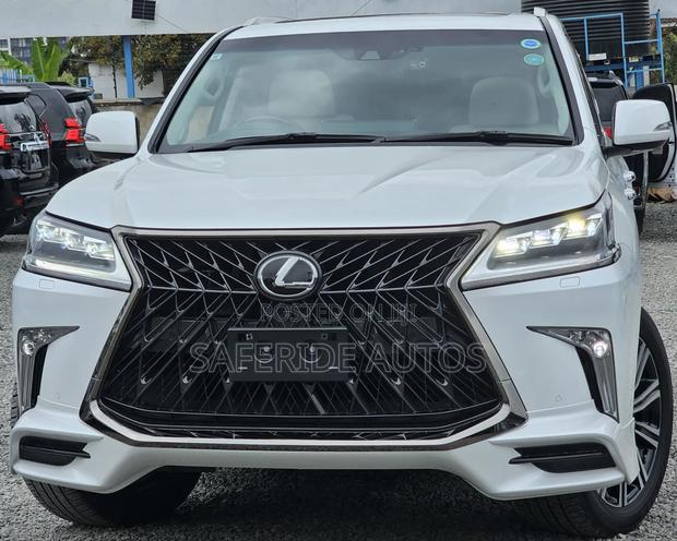Lexus LX 570 AWD 2019 White