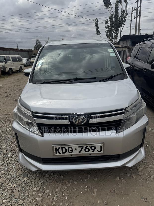 Toyota Voxy V 2WD 8-Seater 2015 Silver