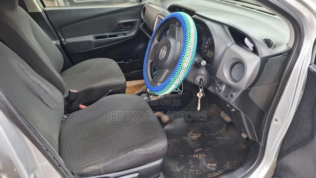 Toyota Vitz 1.0 FWD 5dr 2014 Silver
