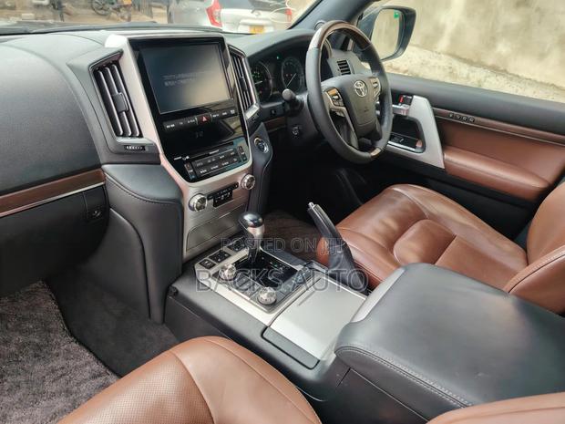Toyota Land Cruiser 4.6 V8 ZX 2019 Black