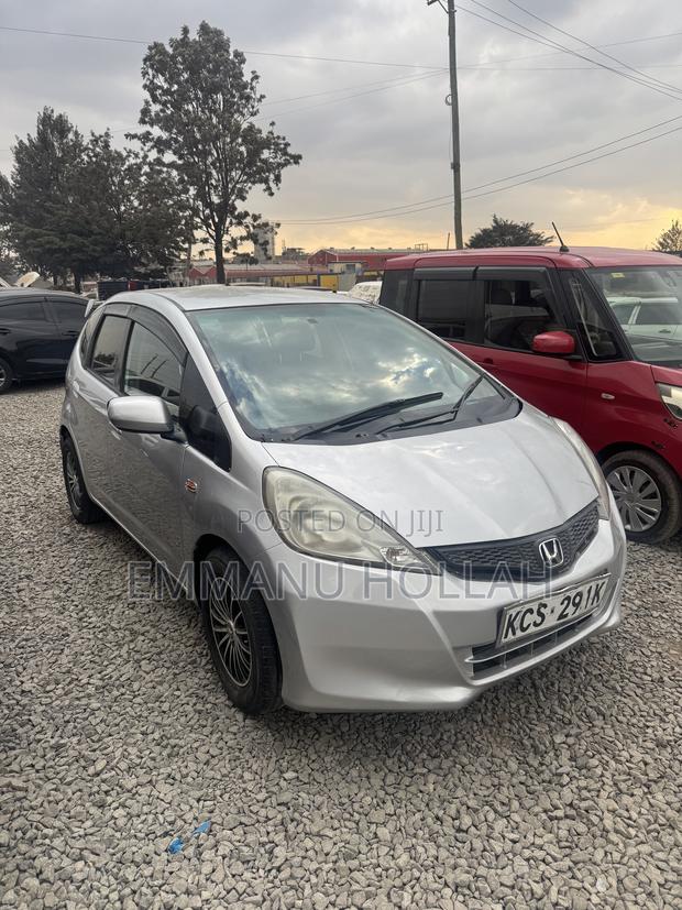 Honda Fit Automatic 2011 Silver