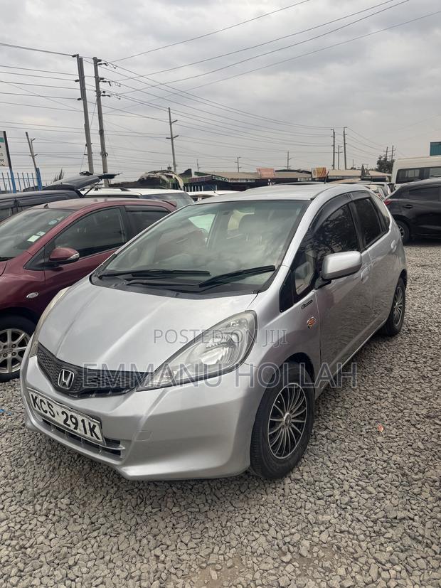Honda Fit Automatic 2011 Silver