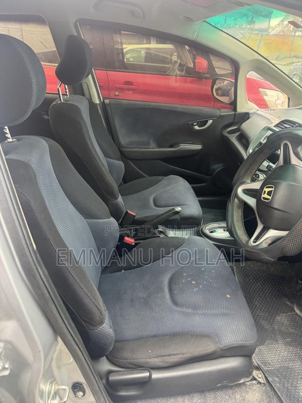 Honda Fit Automatic 2011 Silver