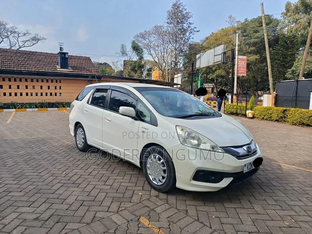 Honda Fit Shuttle 2015 White