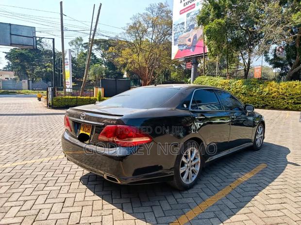 Toyota Crown 2009 Black