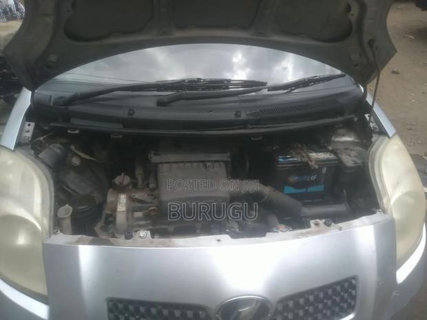 Toyota Vitz 2006 Silver