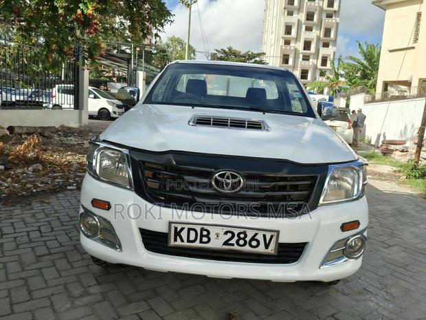 Toyota Hilux 2014 White