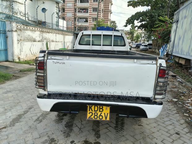 Toyota Hilux 2014 White