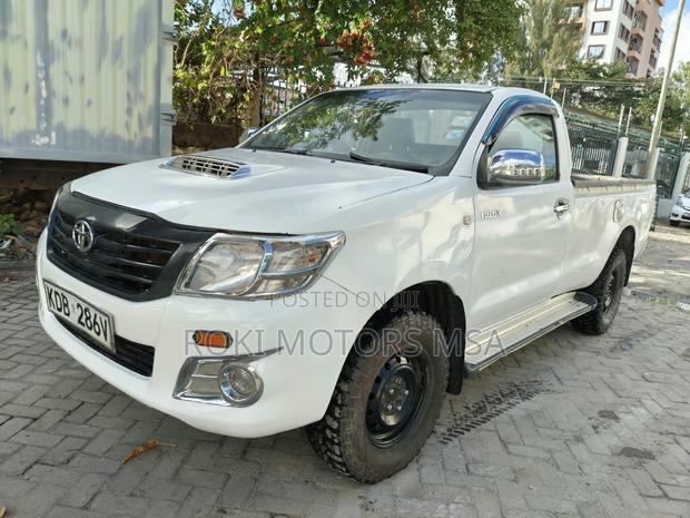 Toyota Hilux 2014 White
