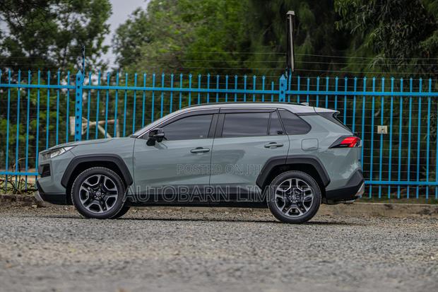 Toyota RAV4 Adventure 2019 Green