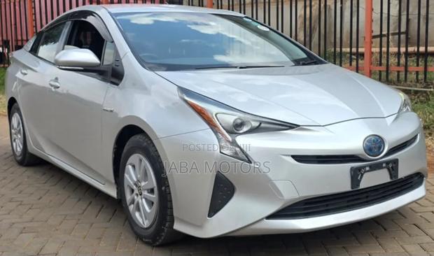 Toyota Prius 4dr Hatchback (1.8L 4cyl gas/electric hybrid CVT) 2016