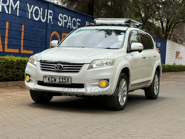 Toyota Vanguard 2012 White