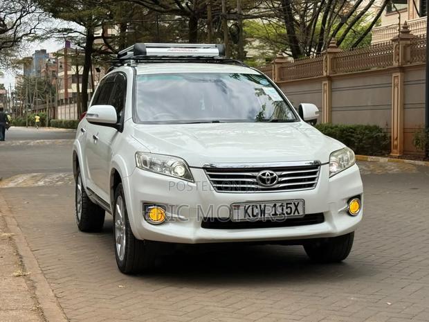 Toyota Vanguard 2012 White