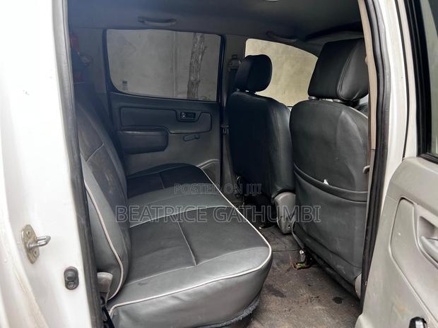 Toyota Hilux 2010 White