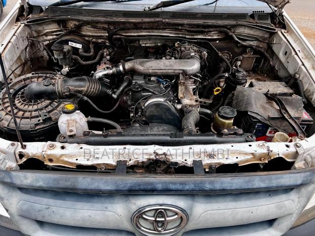 Toyota Hilux 2010 White