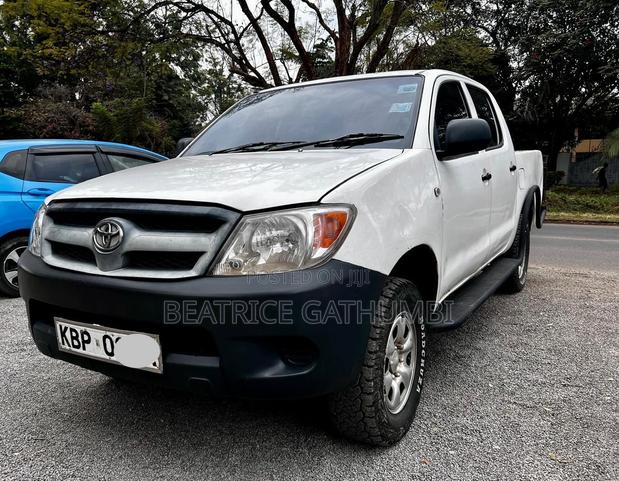 Toyota Hilux 2010 White