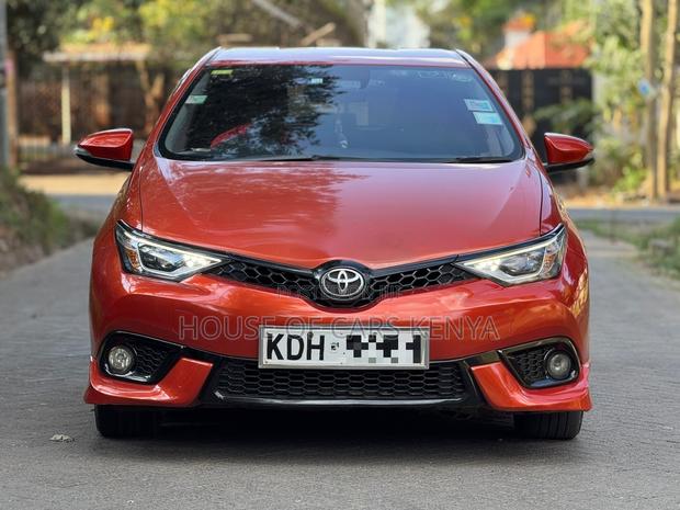Toyota Auris 2016 Orange