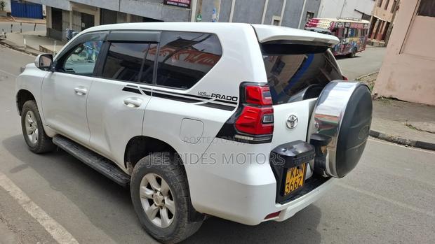Toyota Land Cruiser Prado 3.0 TD 2010 White