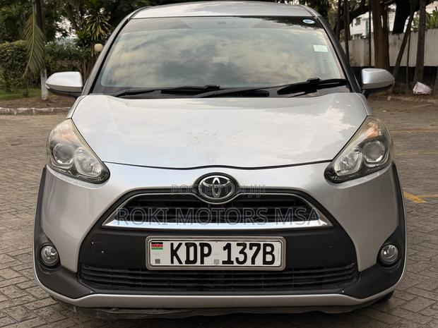Toyota Sienta 2016 Silver