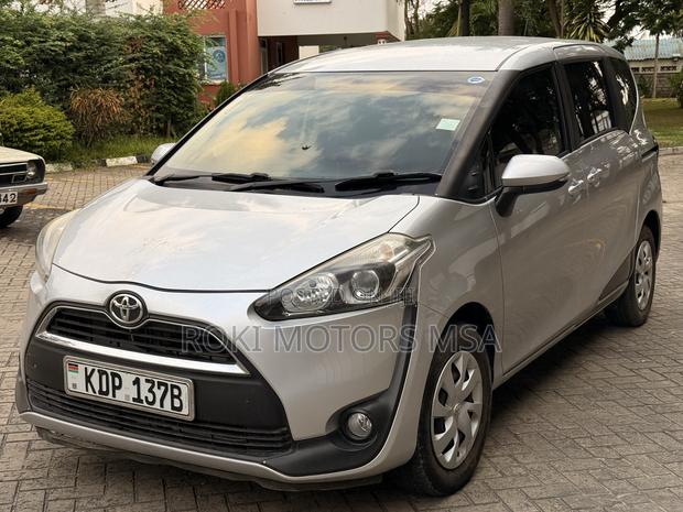 Toyota Sienta 2016 Silver