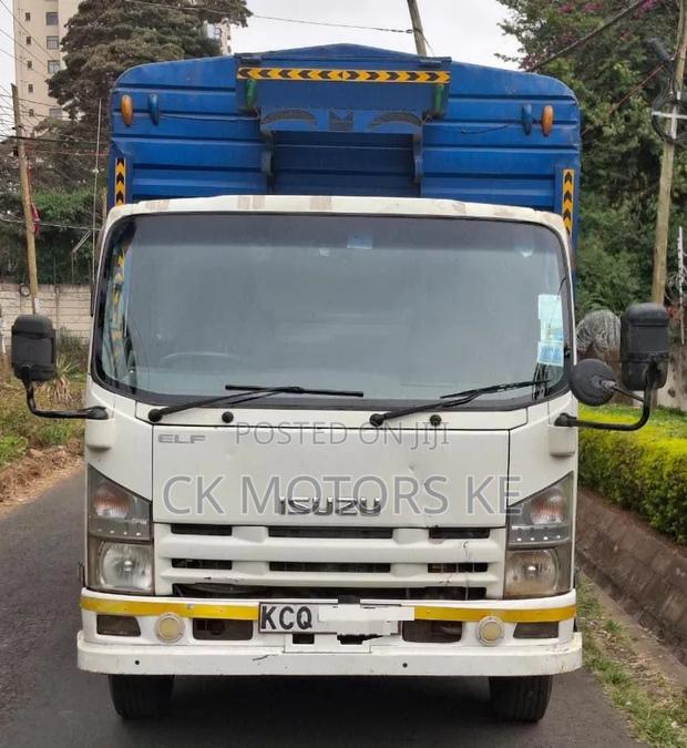 Isuzu ELF Truck 2012 Blue