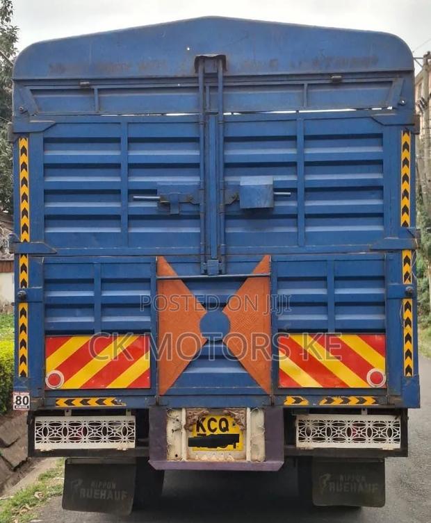 Isuzu ELF Truck 2012 Blue