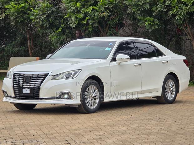 Toyota Crown 2017 White