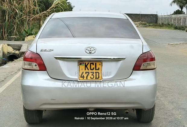 Toyota Belta 2010 Silver