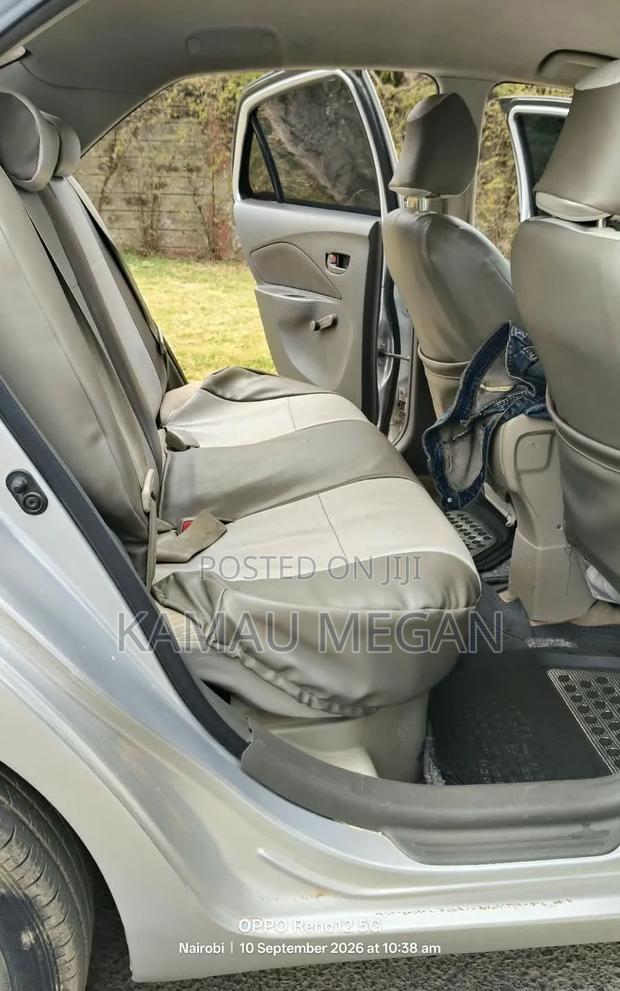 Toyota Belta 2010 Silver